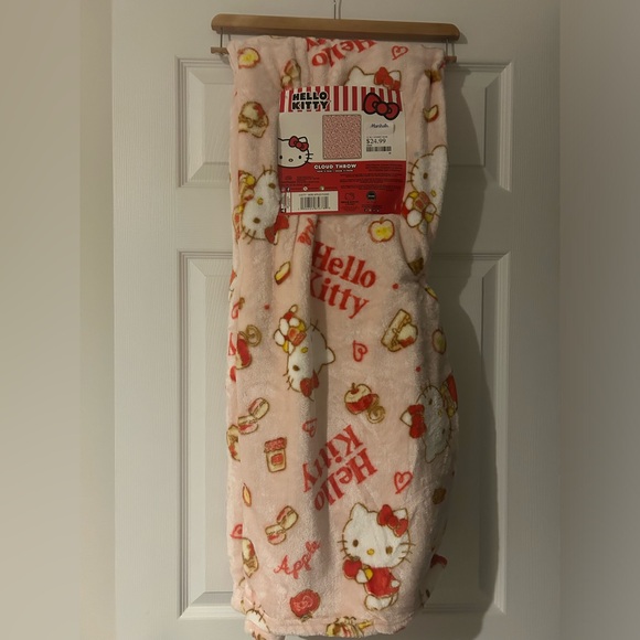 Viral Hello Kitty Plush Apple Macaron Throw Blanket